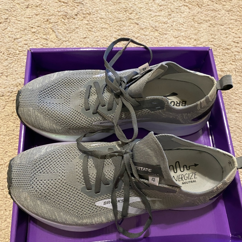 Gently used purple and gray Brookes Levitate 4